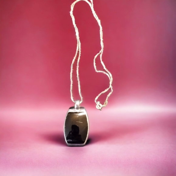 Beautiful mid-century sterling silver diamond cut chain and black onyx p… - Picture 1 of 1
